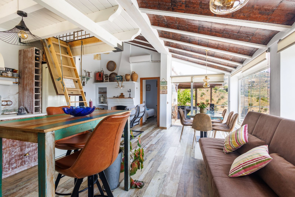 Huis te koop in Sayalonga | 1 slaapkamers H5136547