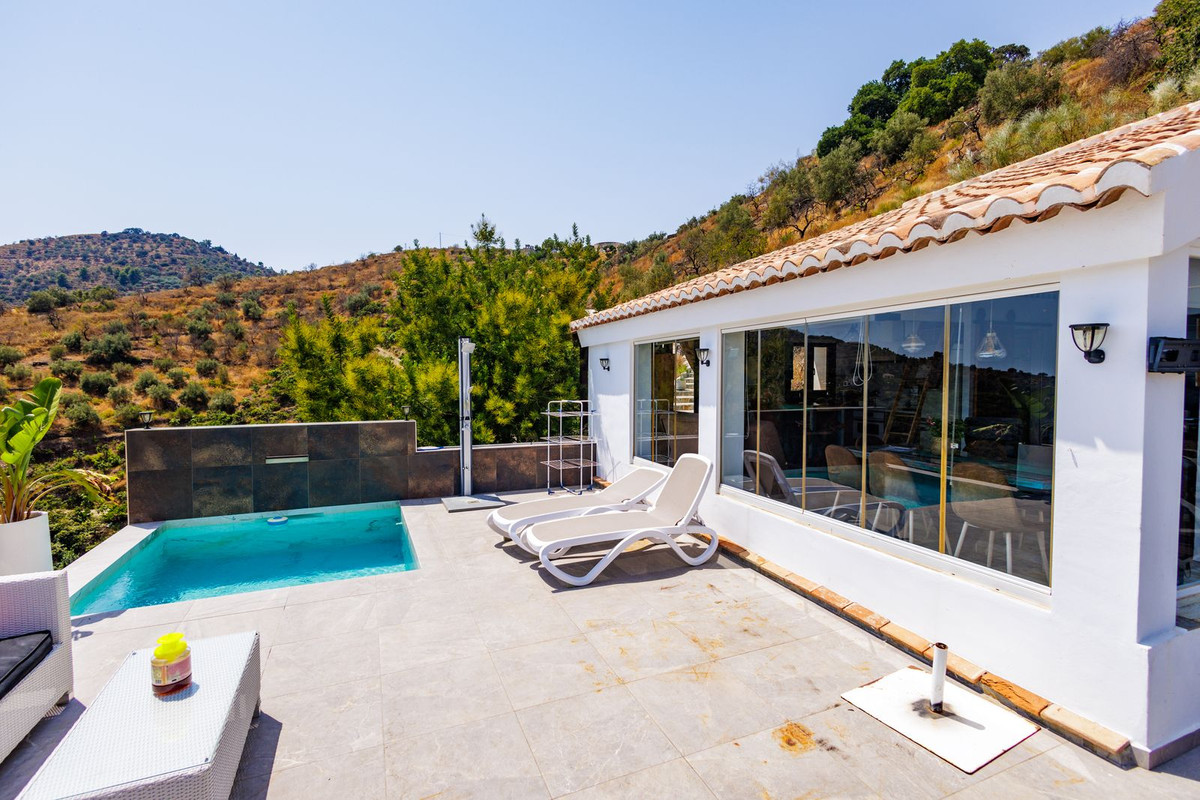 Huis te koop in Sayalonga | 1 slaapkamers H5136547