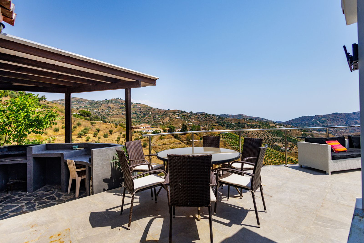 Huis te koop in Sayalonga | 1 slaapkamers H5136547