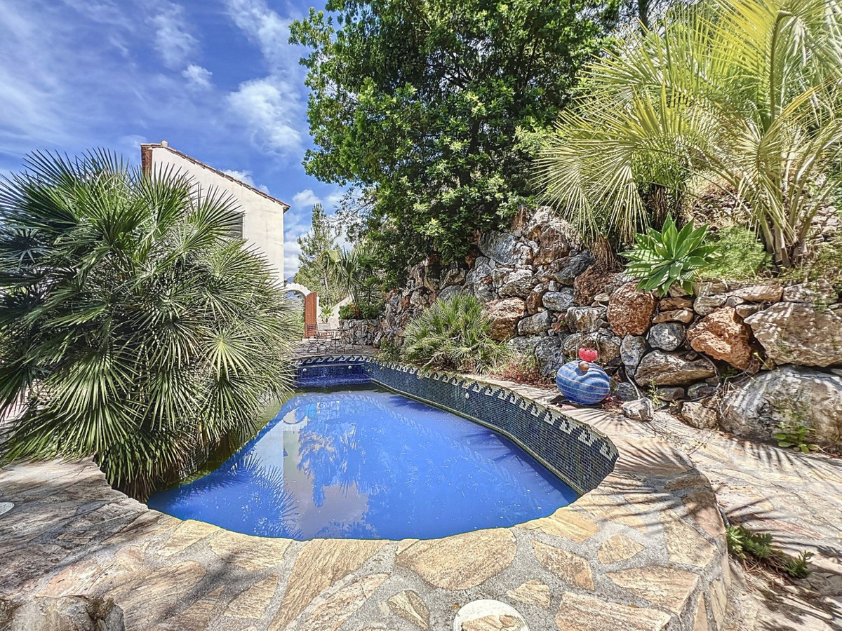 Huis te koop in Sayalonga | 3 slaapkamers H5456167