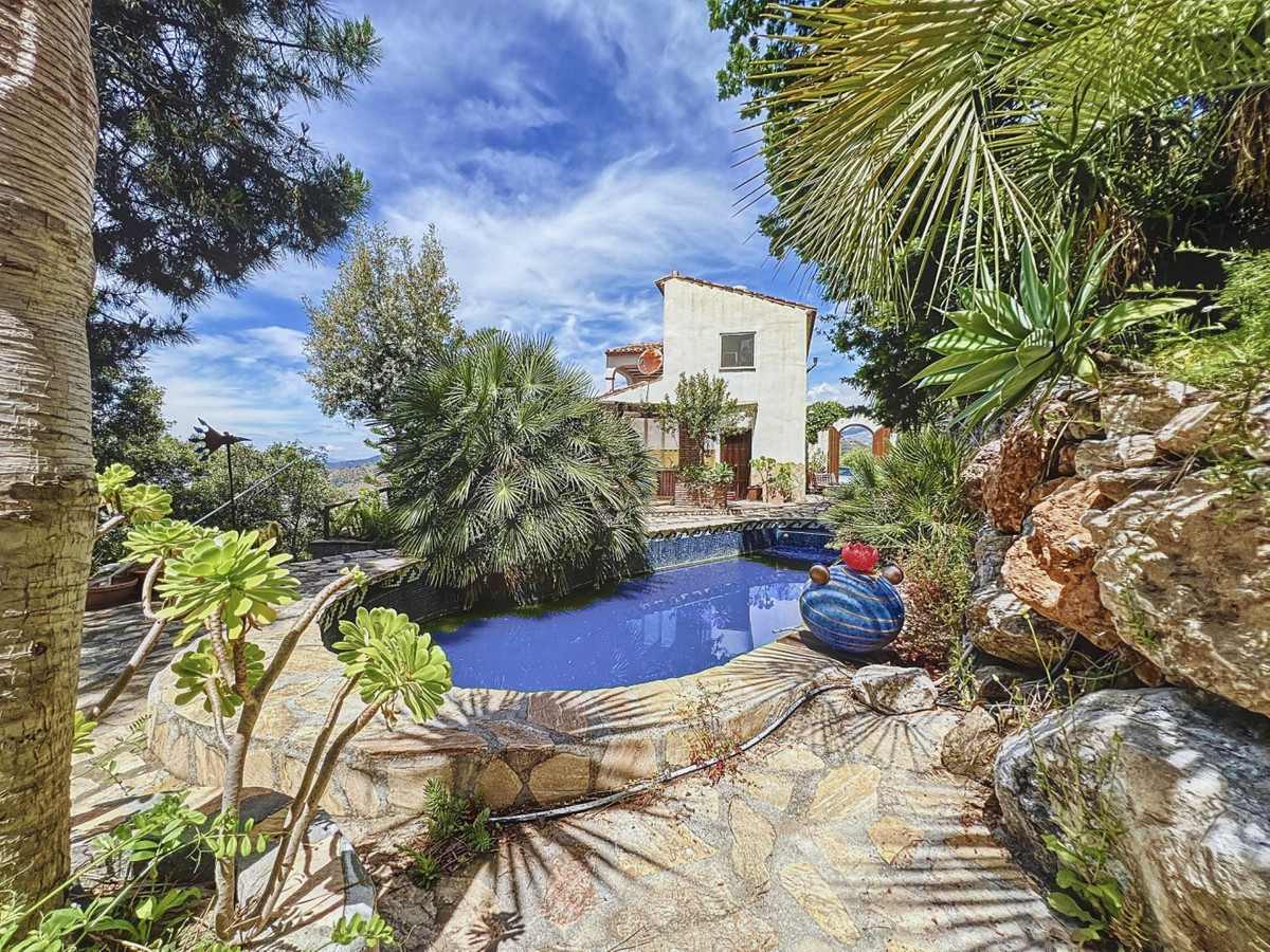 Huis te koop in Sayalonga | 3 slaapkamers H5456167