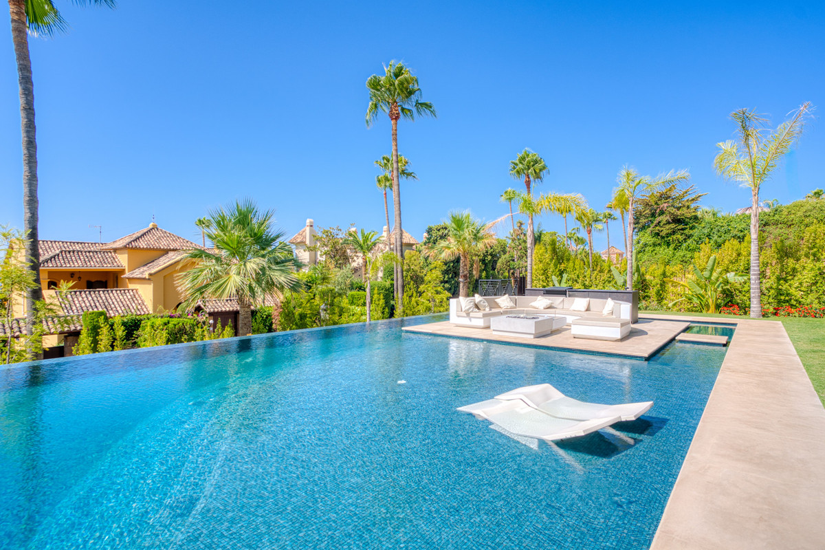 Huis te koop in Sierra Blanca | 7 slaapkamers H5131117