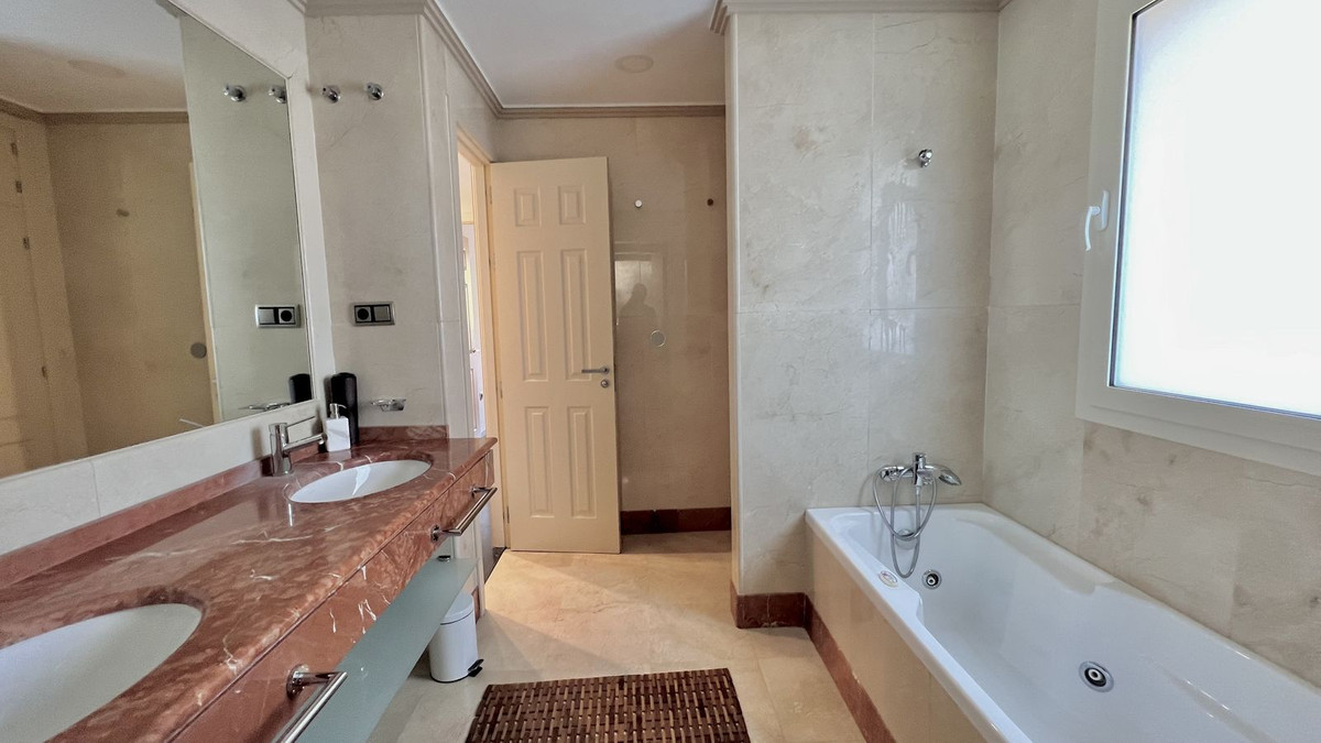 Appartement te koop in Sierra Blanca | 3 slaapkamers H5143915
