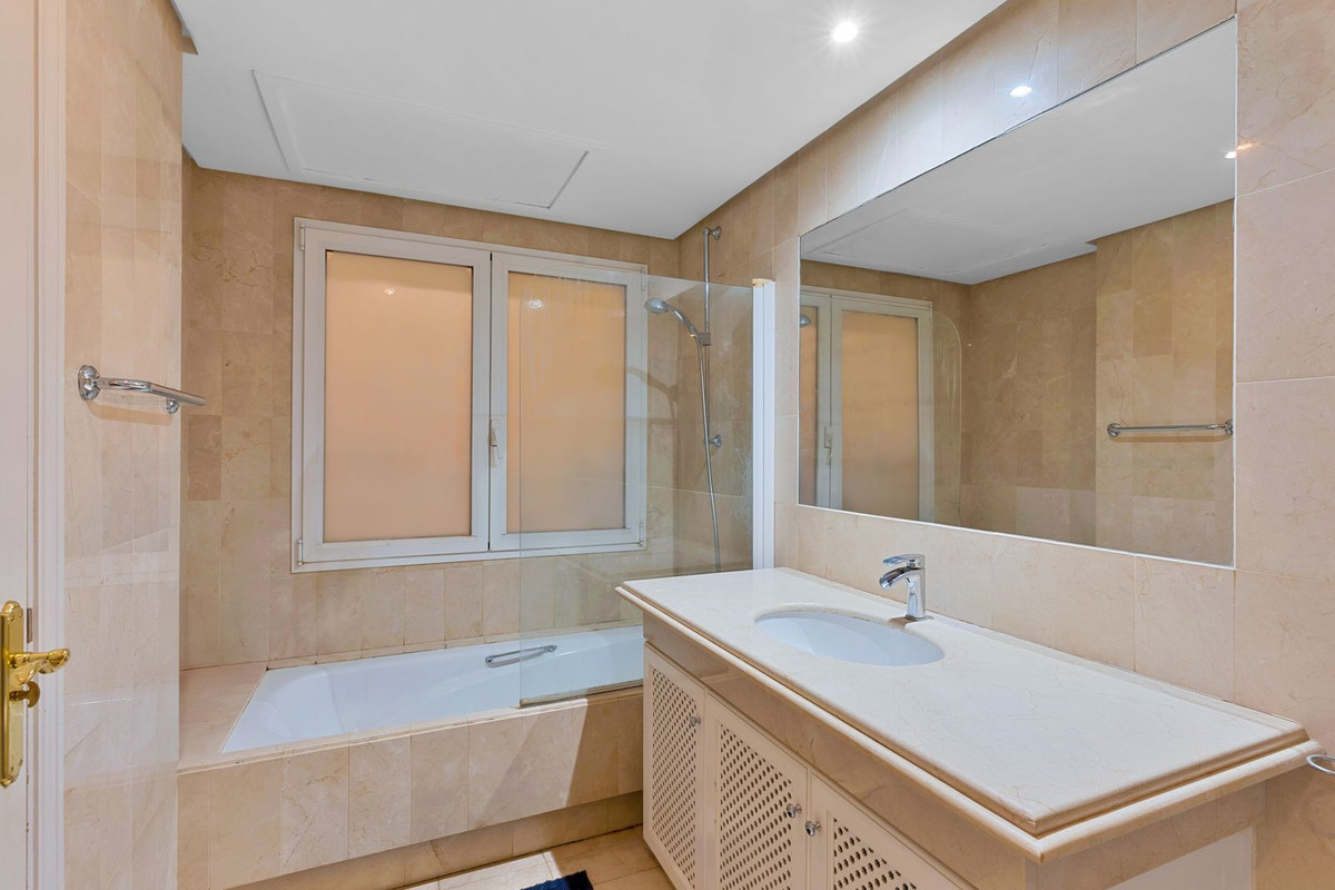 Appartement te koop in Sierra Blanca | 3 slaapkamers H5253202