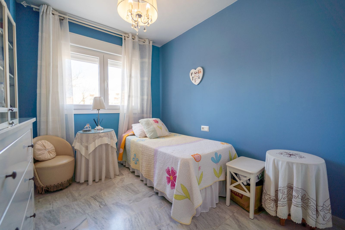 Tussenverdieping Appartement in Teatinos-11