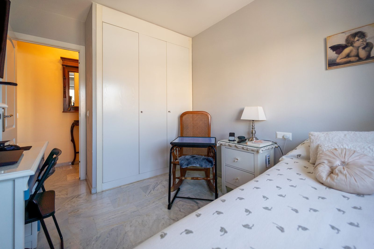 Tussenverdieping Appartement in Teatinos-17
