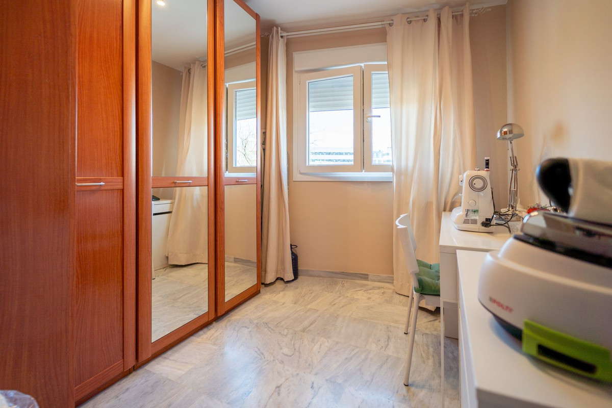 Tussenverdieping Appartement in Teatinos-18