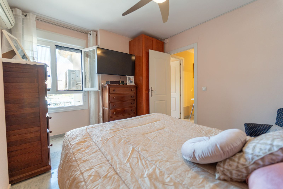 Tussenverdieping Appartement in Teatinos-21