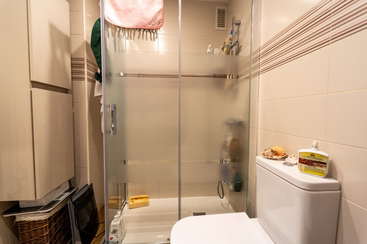 Tussenverdieping Appartement in Teatinos-23