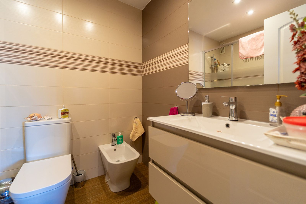 Tussenverdieping Appartement in Teatinos-24