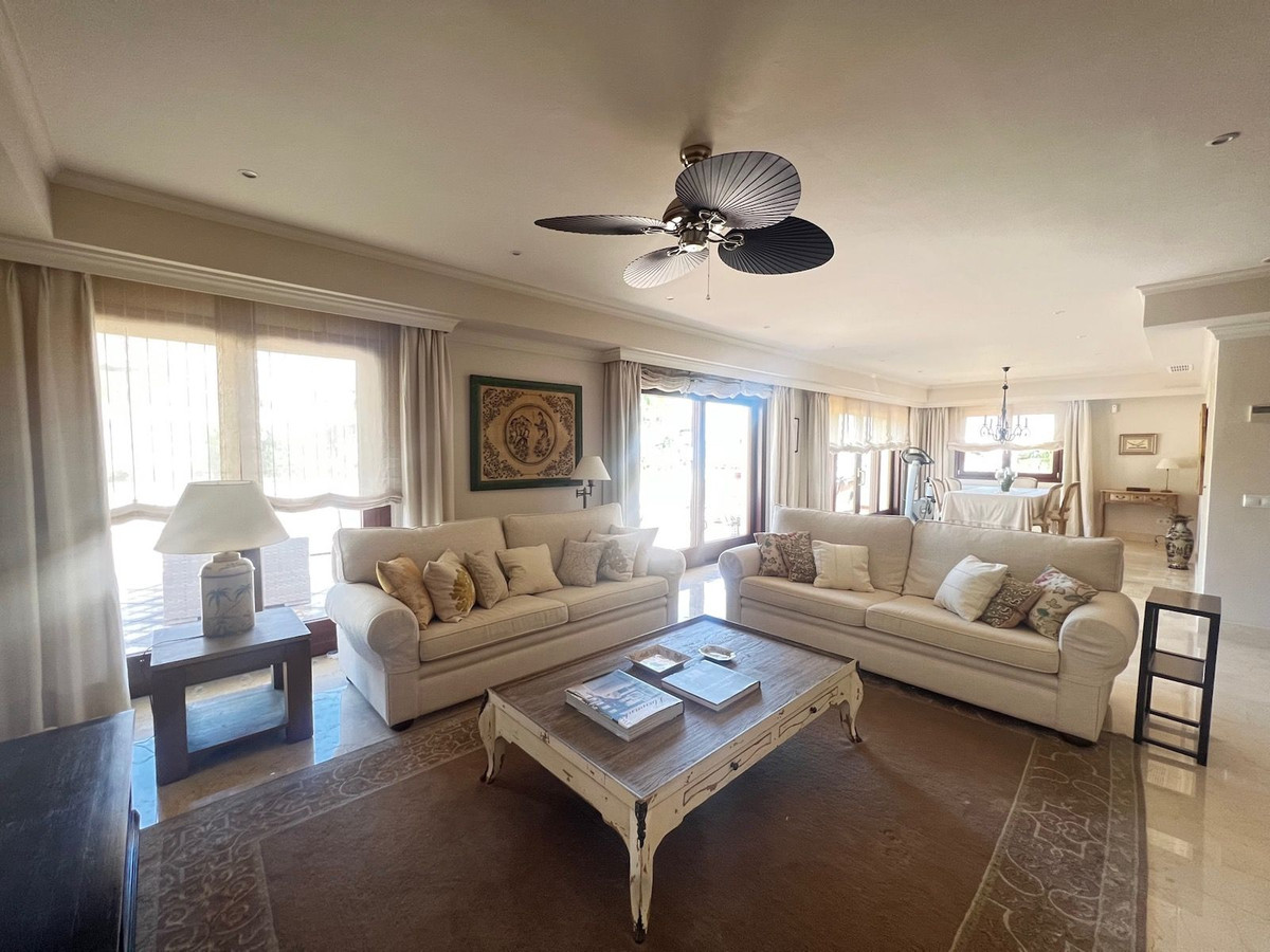 Penthouse Duplex in The Golden Mile-18