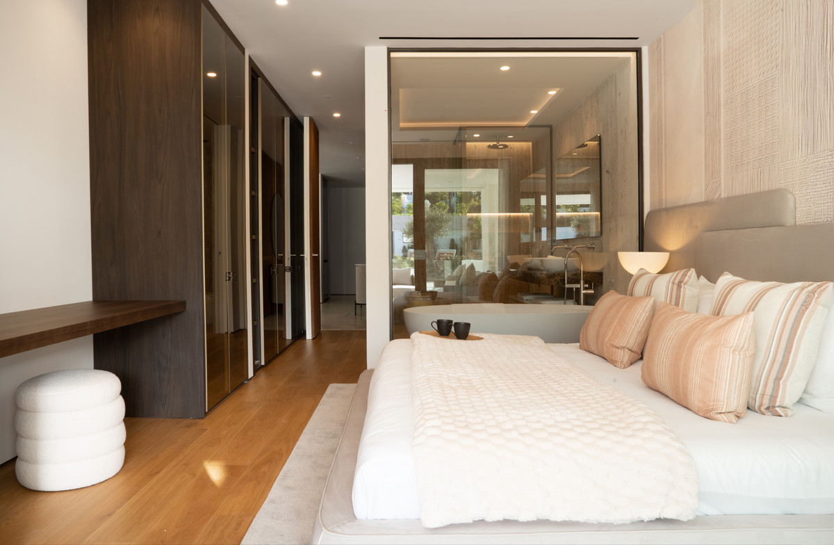 Appartement te koop in The Golden Mile | 4 slaapkamers H4973467