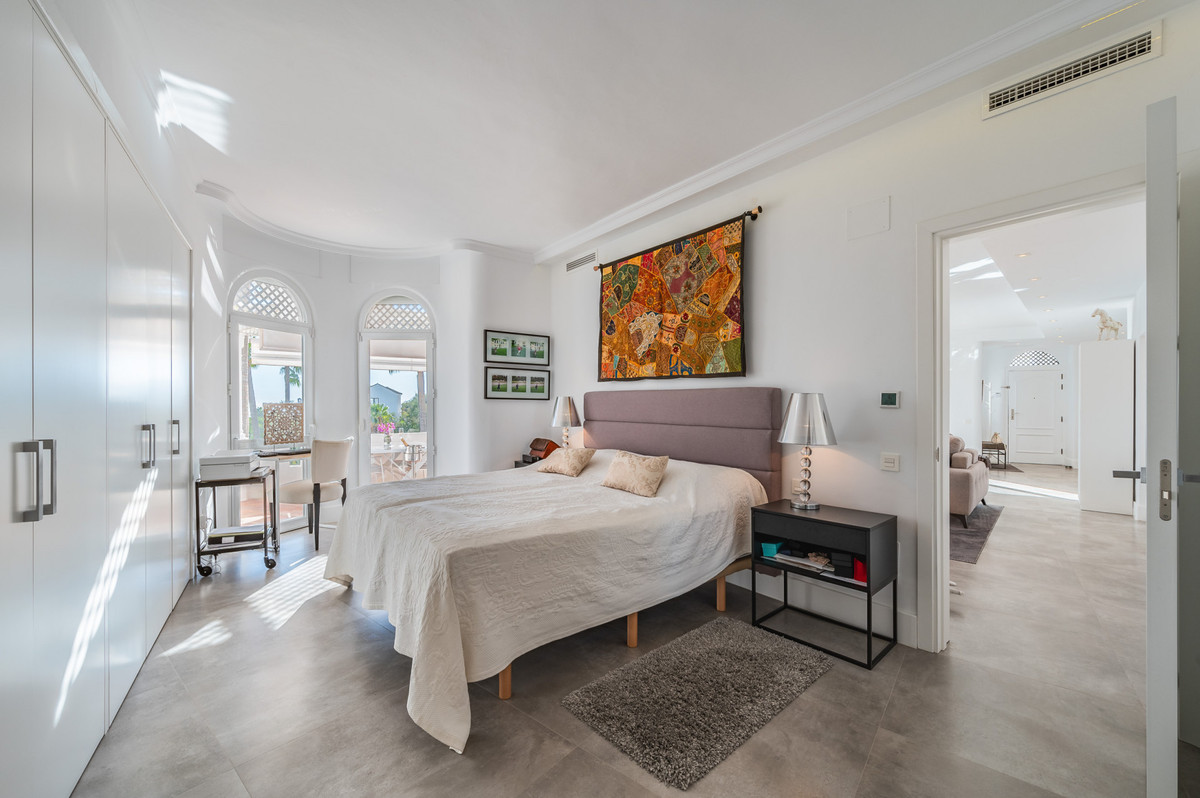 Tussenverdieping Appartement in The Golden Mile-16