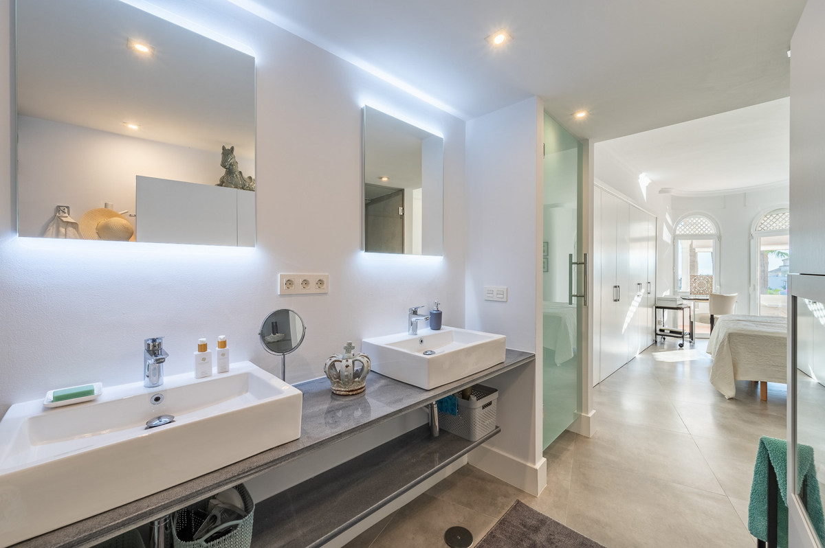 Tussenverdieping Appartement in The Golden Mile-18