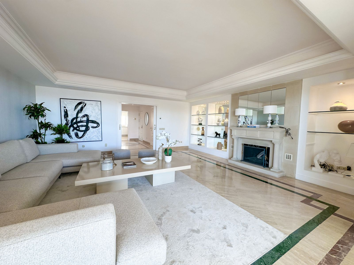 Penthouse Duplex in The Golden Mile-3