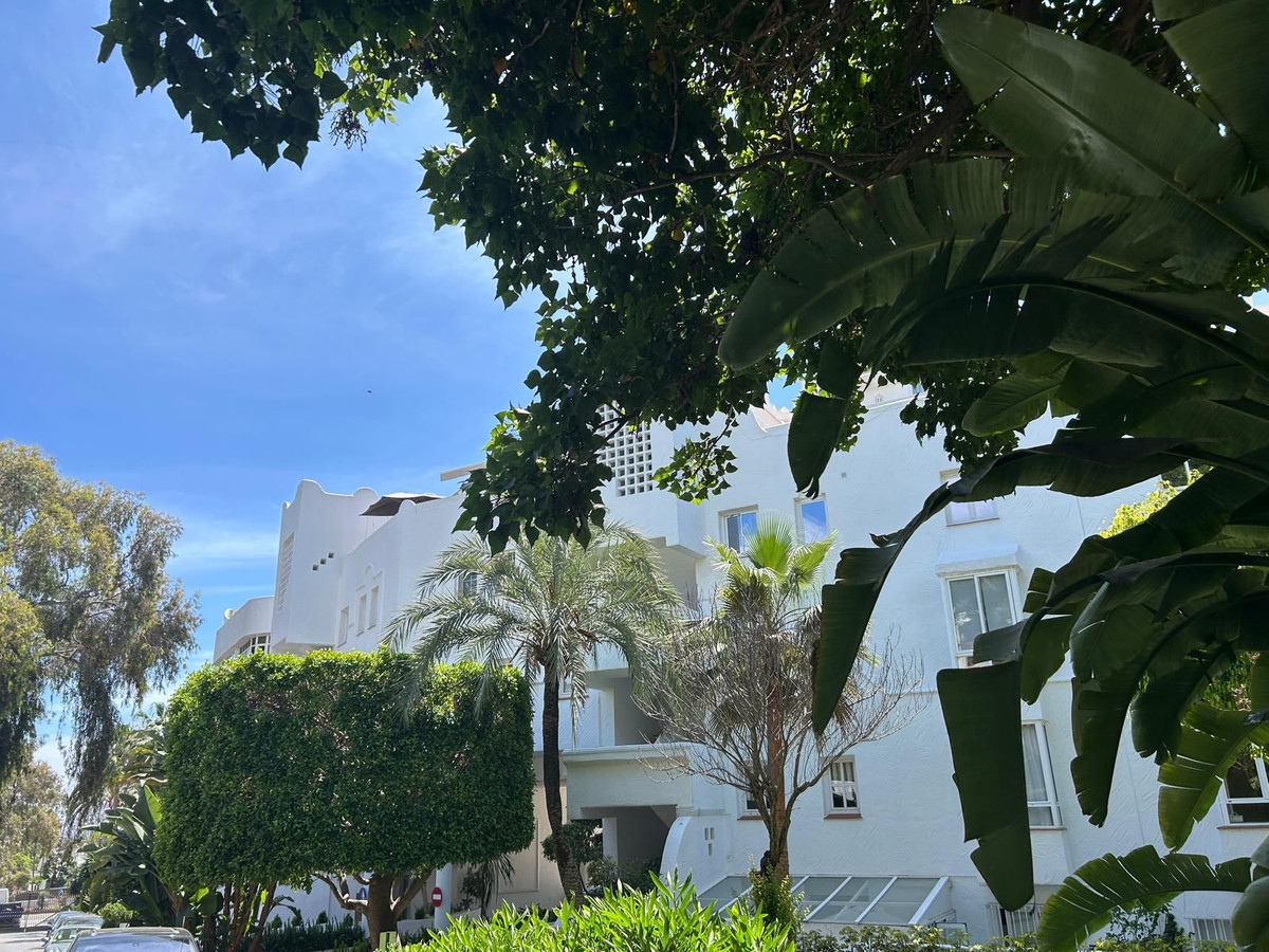 Apartment for sale in The Golden Mile | 3 bedrooms H5025880