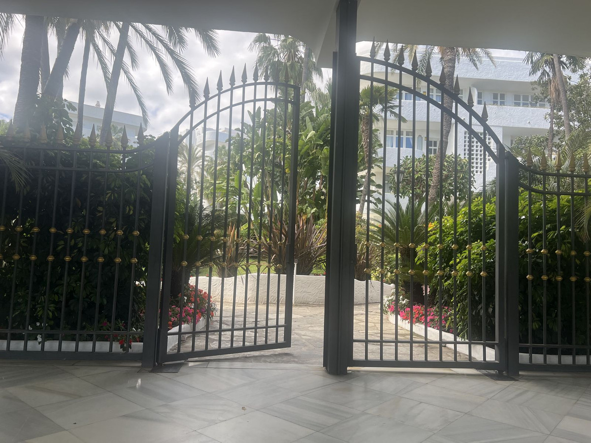 Apartment for sale in The Golden Mile | 3 bedrooms H5025880