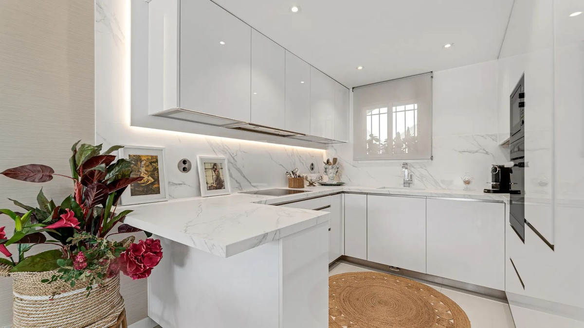 Penthouse in The Golden Mile-12