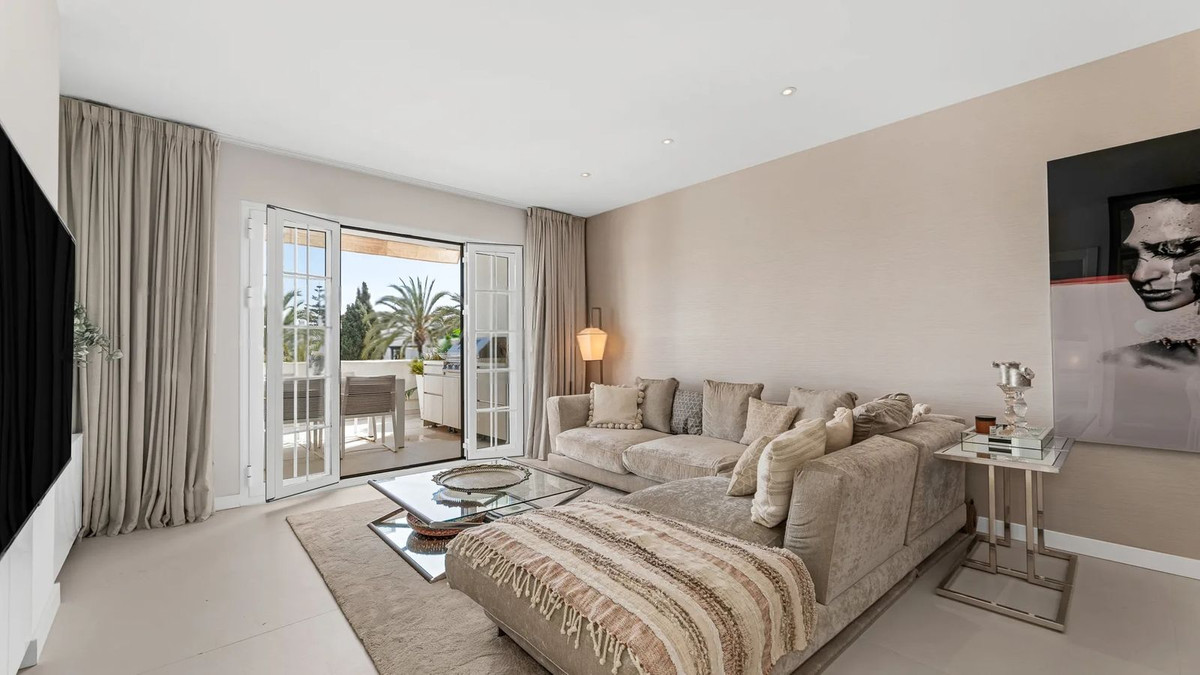 Penthouse in The Golden Mile-6