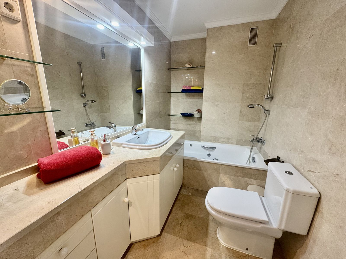 Begane grond appartement in The Golden Mile-7
