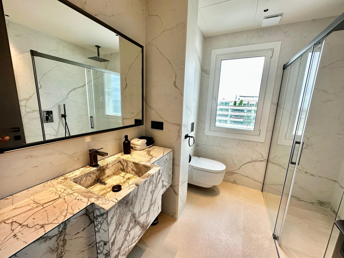 Appartement te koop in The Golden Mile | 3 slaapkamers H5056309
