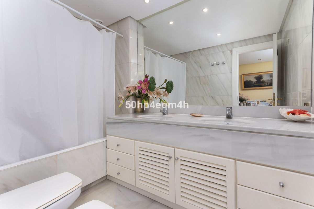 Appartement te koop in The Golden Mile | 3 slaapkamers H5078848