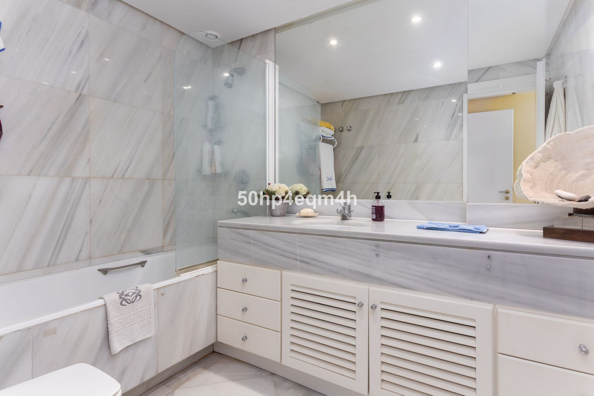Appartement te koop in The Golden Mile | 3 slaapkamers H5078848
