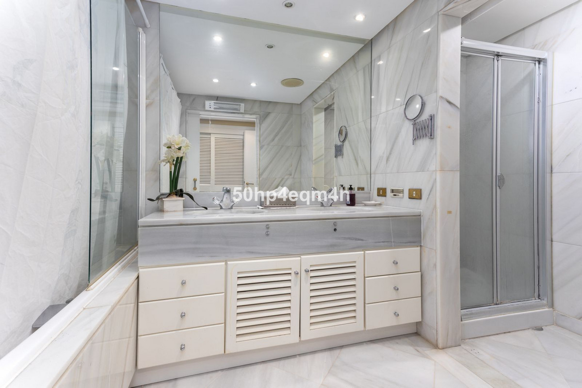 Appartement te koop in The Golden Mile | 3 slaapkamers H5078848