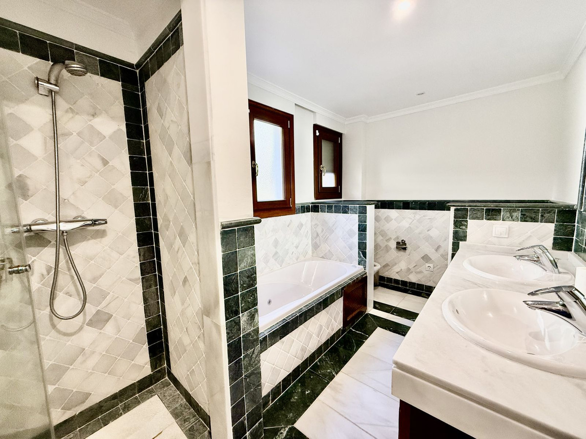 Appartement te koop in The Golden Mile | 3 slaapkamers H5080834