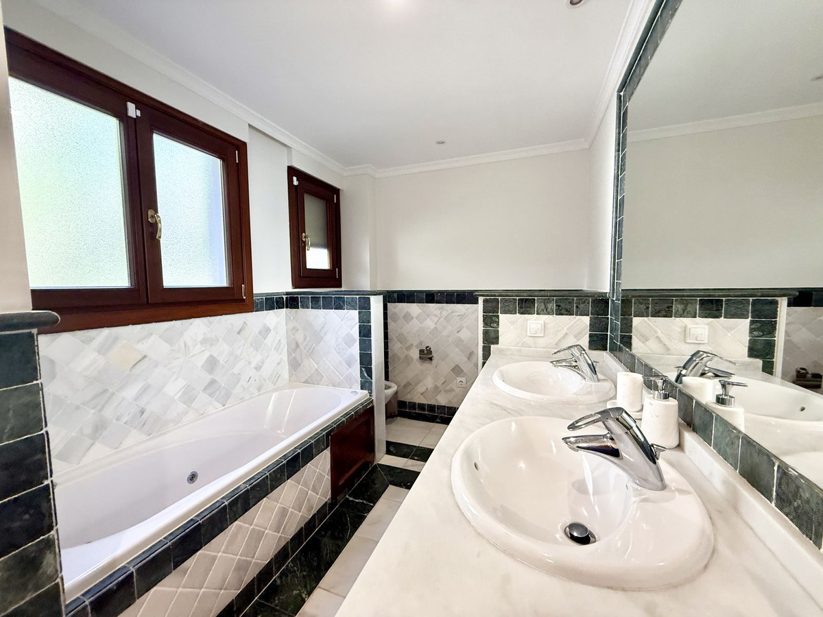 Appartement te koop in The Golden Mile | 3 slaapkamers H5080834