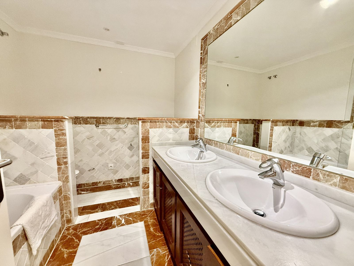 Appartement te koop in The Golden Mile | 3 slaapkamers H5080834