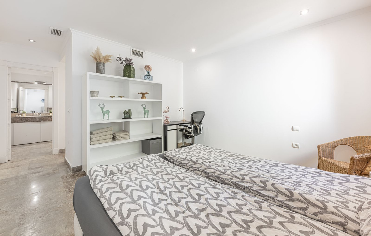 Appartement te koop in The Golden Mile | 3 slaapkamers H5083315