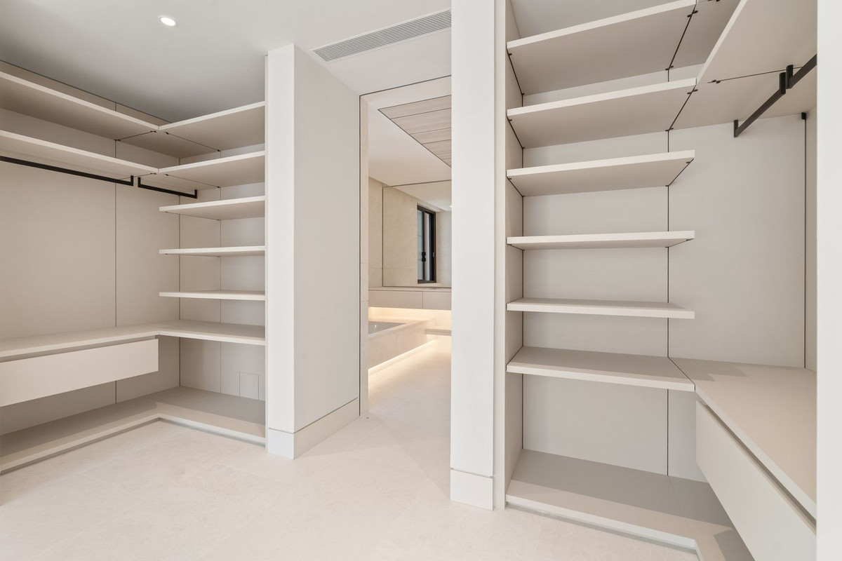 Appartement te koop in The Golden Mile | 4 slaapkamers H5110822