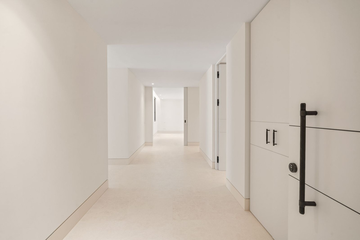Appartement te koop in The Golden Mile | 4 slaapkamers H5110822