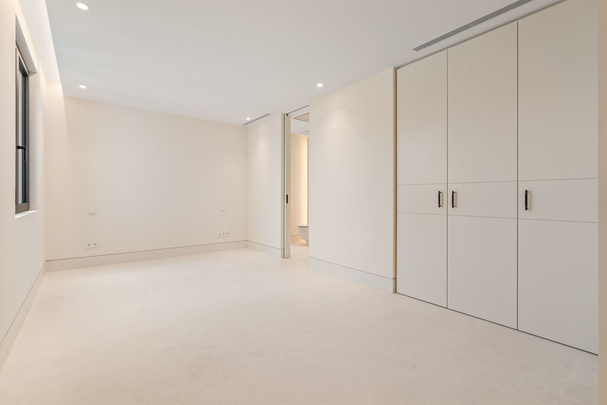 Appartement te koop in The Golden Mile | 4 slaapkamers H5110822