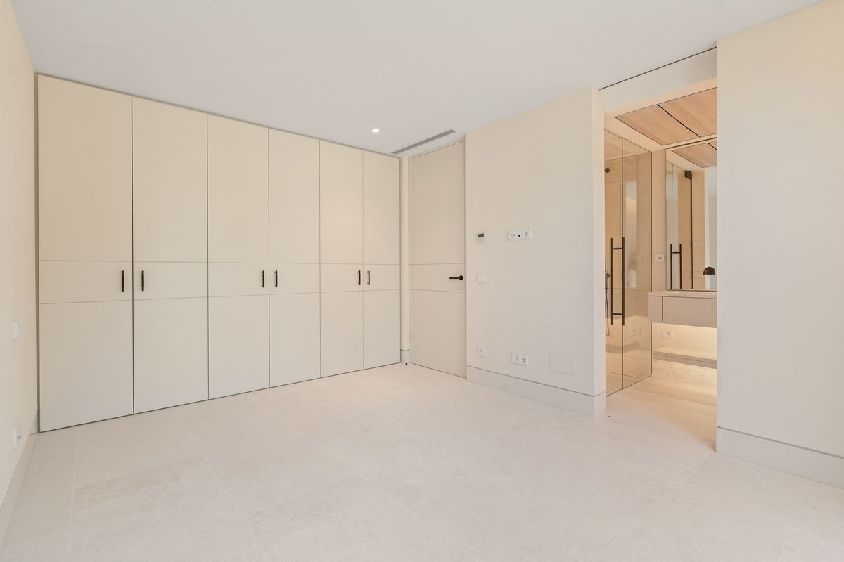 Appartement te koop in The Golden Mile | 4 slaapkamers H5110822