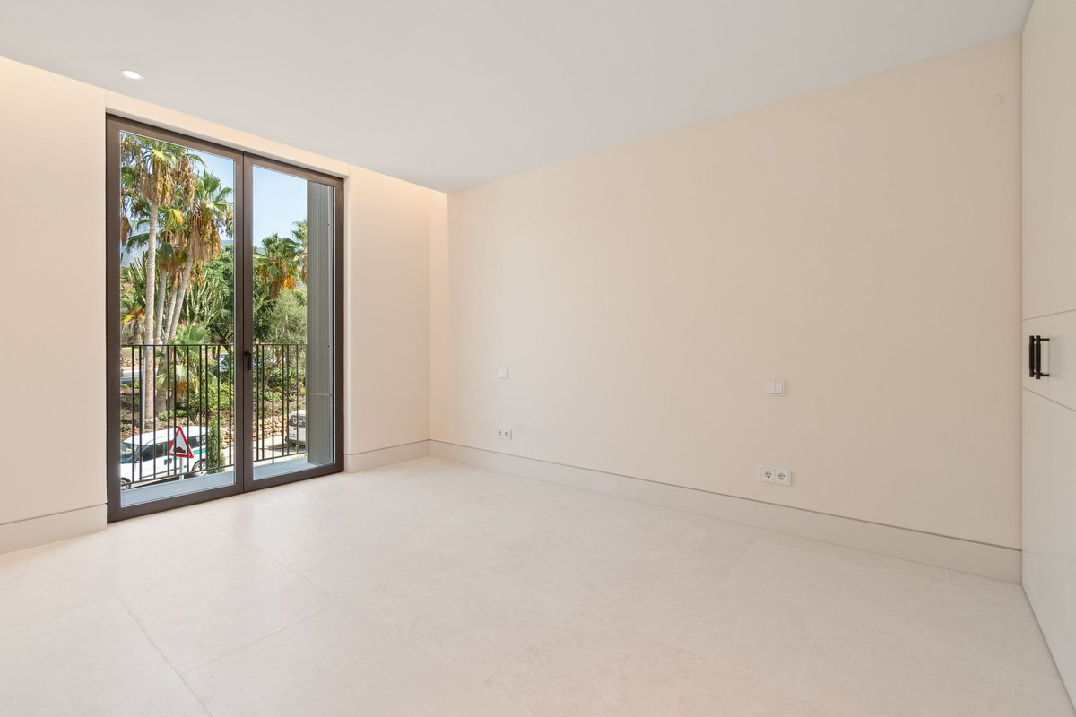 Appartement te koop in The Golden Mile | 4 slaapkamers H5110822