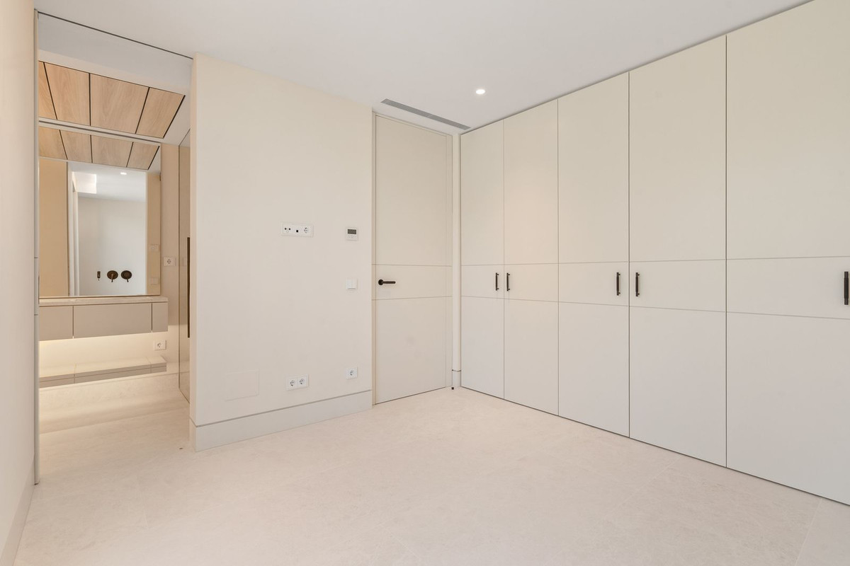 Appartement te koop in The Golden Mile | 4 slaapkamers H5110822