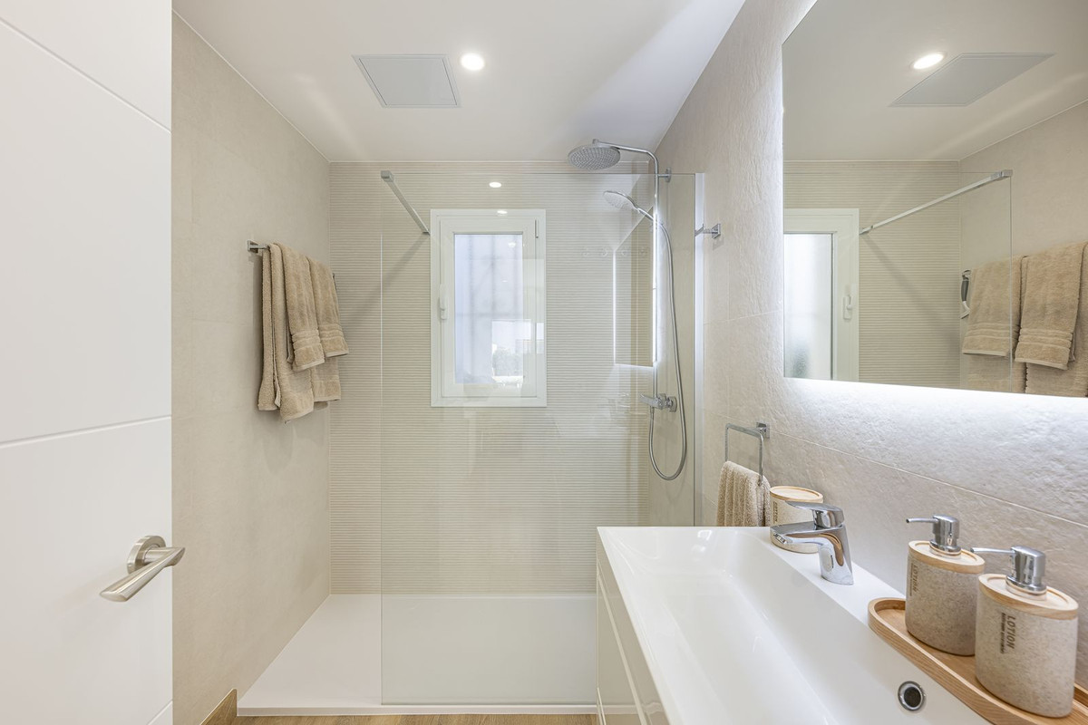 Appartement te koop in The Golden Mile | 1 slaapkamers H5127265