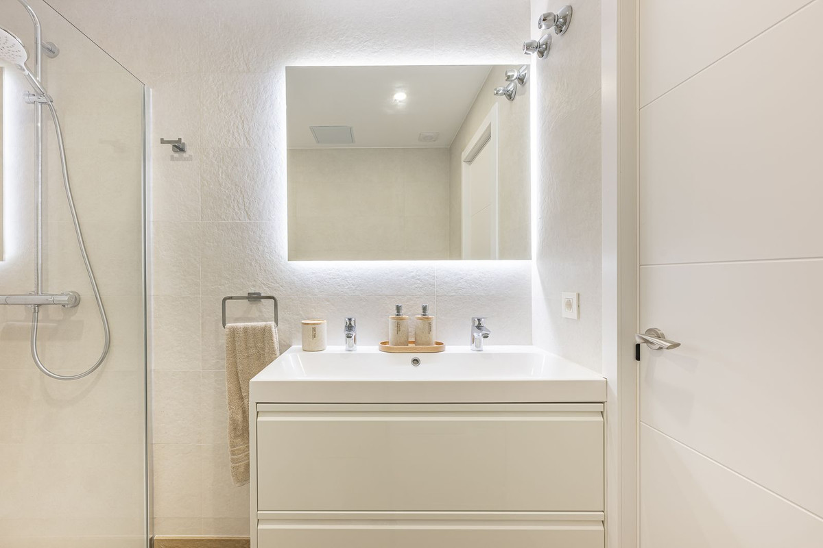 Appartement te koop in The Golden Mile | 1 slaapkamers H5127265