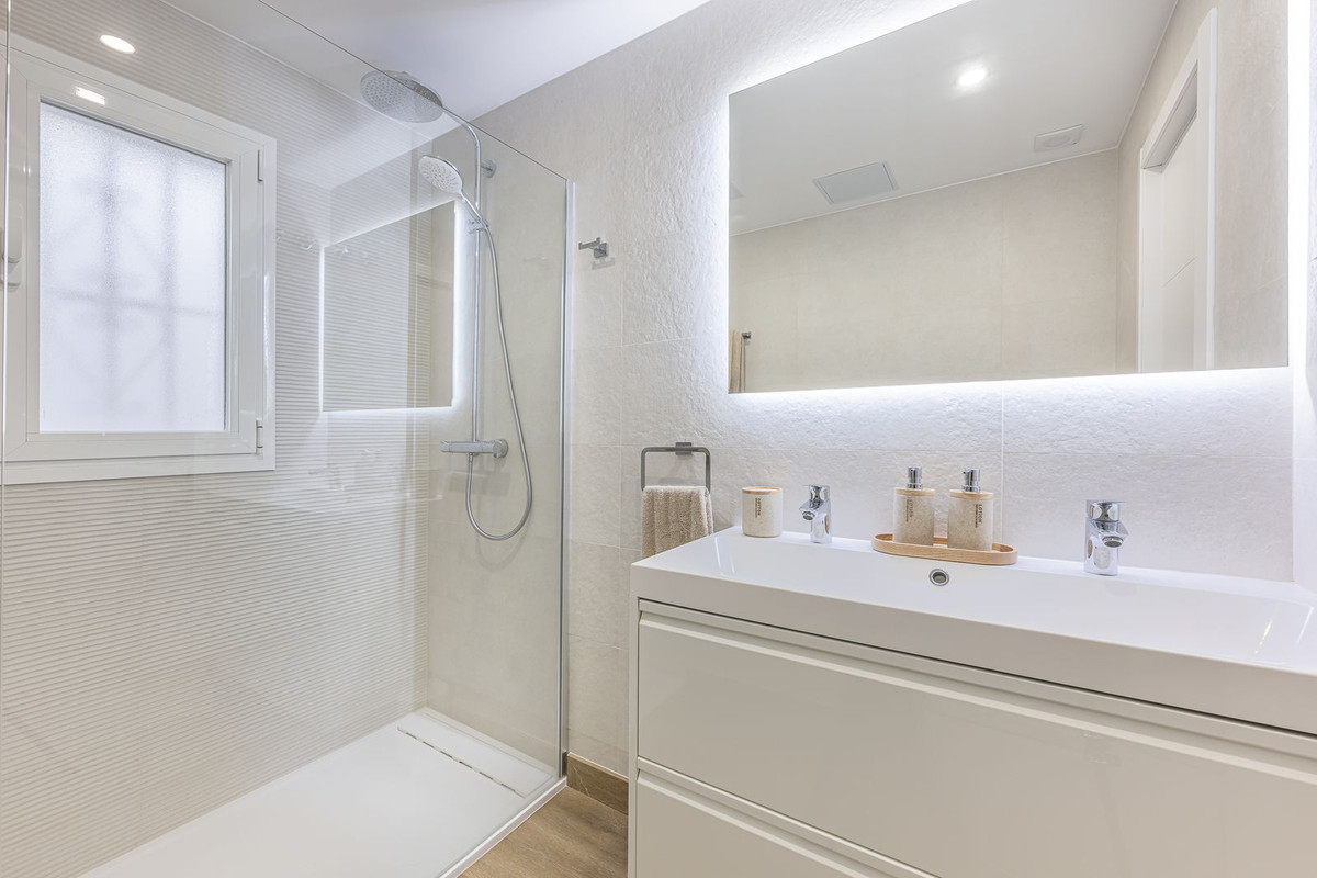 Appartement te koop in The Golden Mile | 1 slaapkamers H5127265