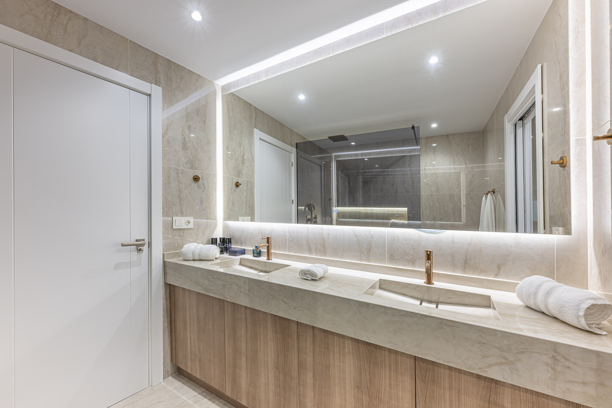 Apartment for sale in The Golden Mile | 3 bedrooms H5129248