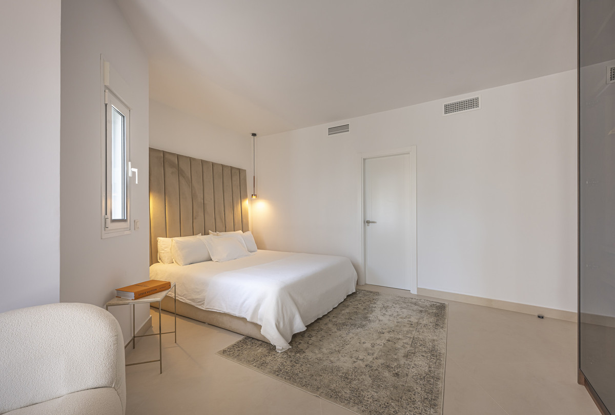 Apartment for sale in The Golden Mile | 3 bedrooms H5129248