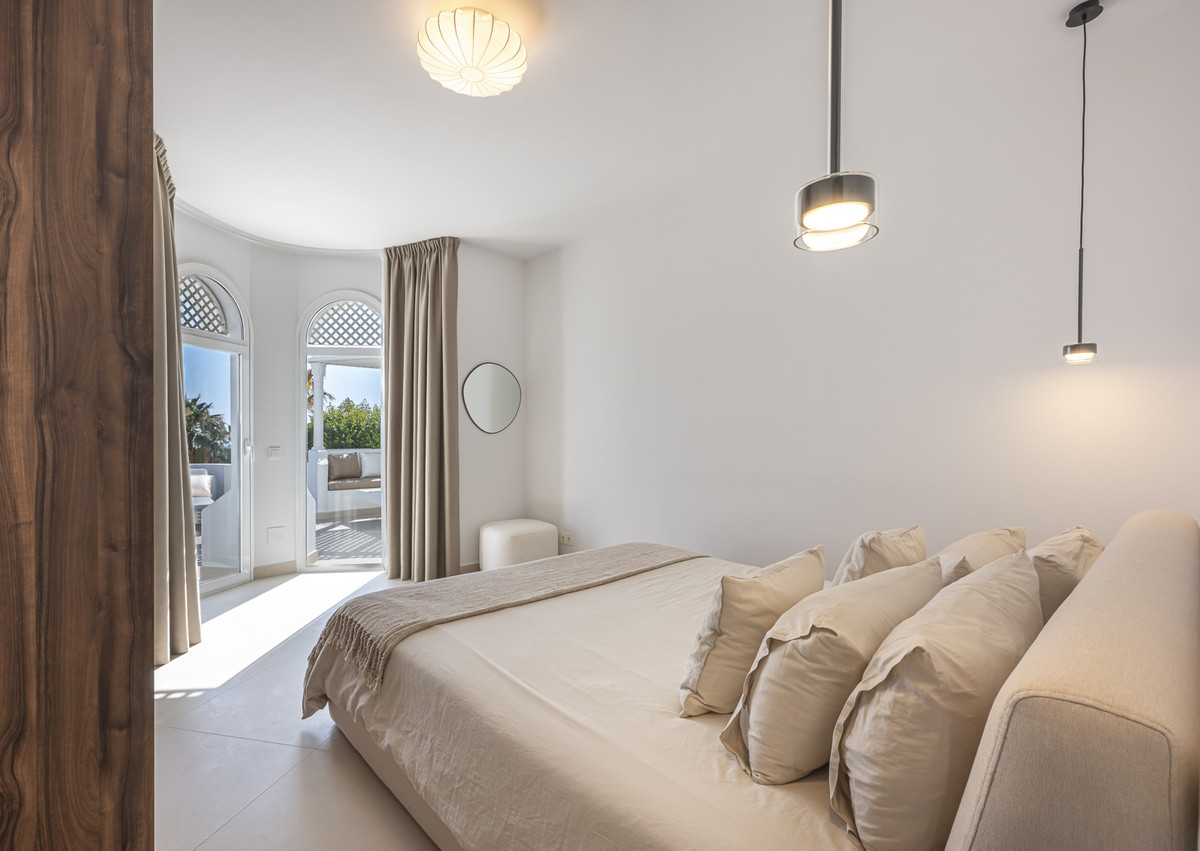 Apartment for sale in The Golden Mile | 3 bedrooms H5129248