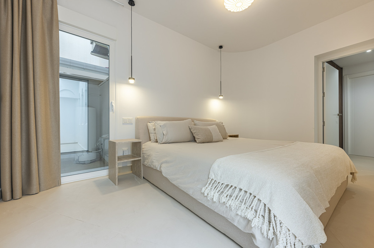 Apartment for sale in The Golden Mile | 3 bedrooms H5129248