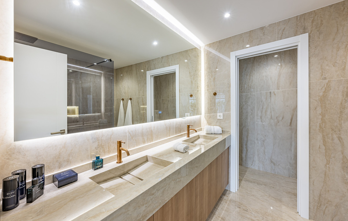 Apartment for sale in The Golden Mile | 3 bedrooms H5129248