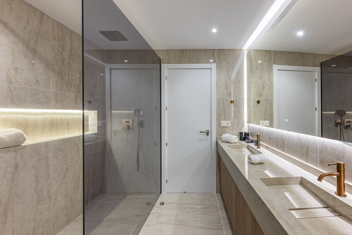 Apartment for sale in The Golden Mile | 3 bedrooms H5129248