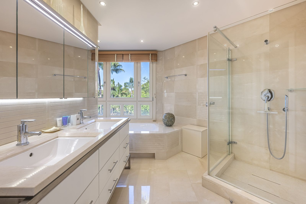 Penthouse for sale in The Golden Mile | 3 bedrooms H5131510
