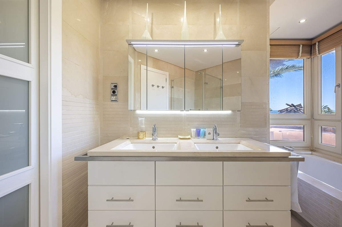 Penthouse for sale in The Golden Mile | 3 bedrooms H5131510