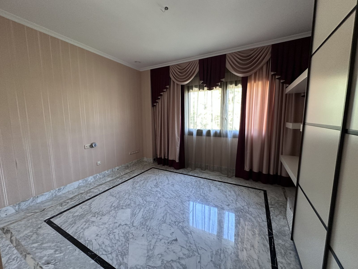 Appartement te koop in The Golden Mile | 4 slaapkamers H5135290